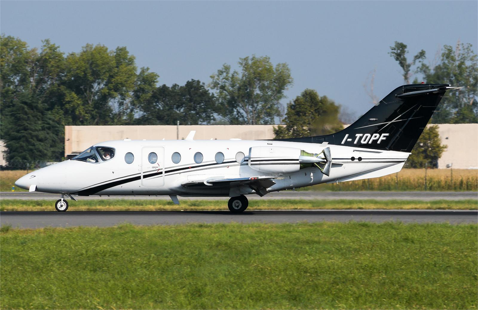Hawker 400XP