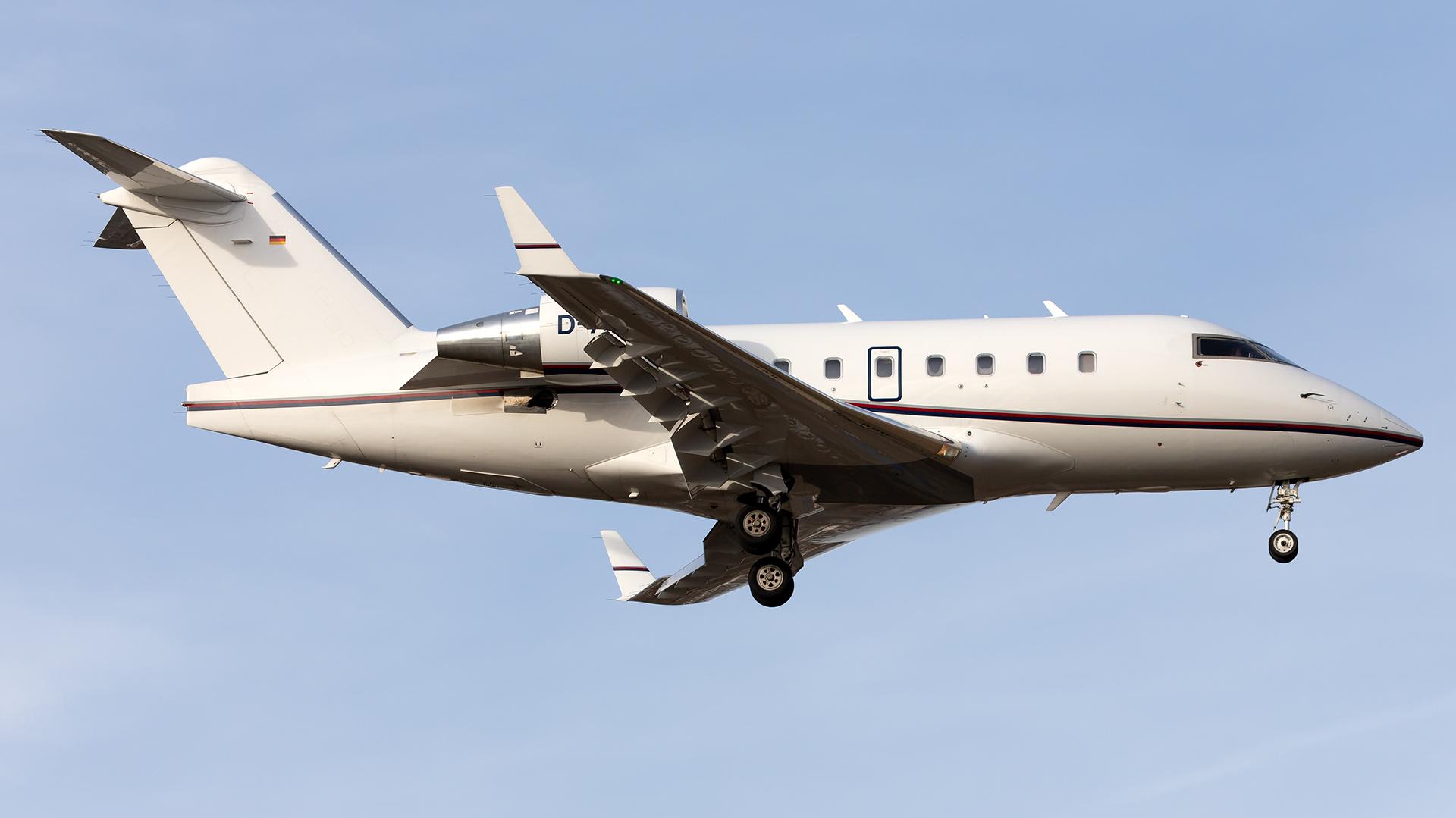 Challenger 604